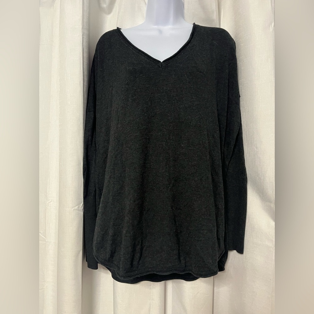 Victoria’s Secret Women’s Long Sleeve Gray Pajama Top Size Medium